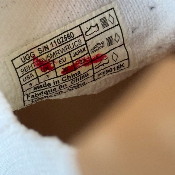 Ugg - Picture 4 of 6